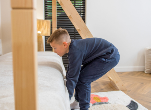 SAVIO 90x200/140x200 furu loftsäng med utdragbar sofa tyg beige perfect harmony 02 Lano Möbler