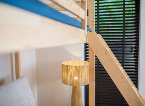 SAVIO 90x200/140x200 furu loftsäng med utdragbar sofa tyg beige perfect harmony 02 Lano Möbler