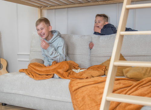 SAVIO 90x200/140x200 furu loftsäng med utdragbar sofa tyg beige perfect harmony 02 Lano Möbler