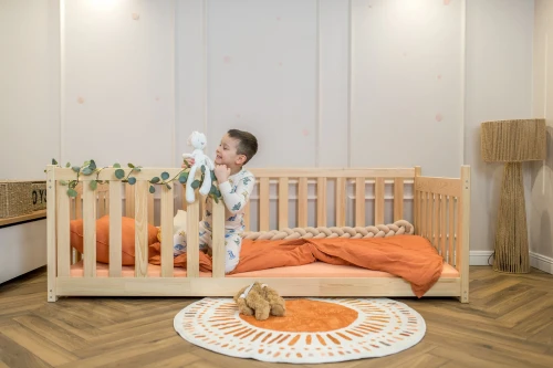 CONCEPT 80x200 furu barnsäng inhägnad Lano Möbler